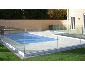 Balaustre in vetro ideali per ringhiere e recinzioni di piscine o ... Recinzioni in vetro e acciaio